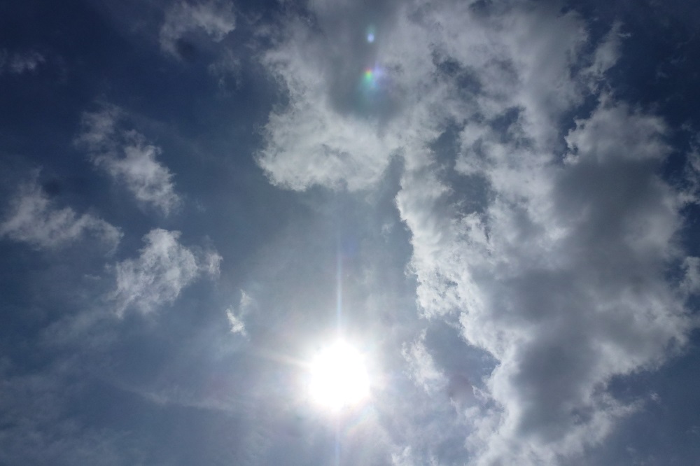 achter de wolken schijnt de zon altijd